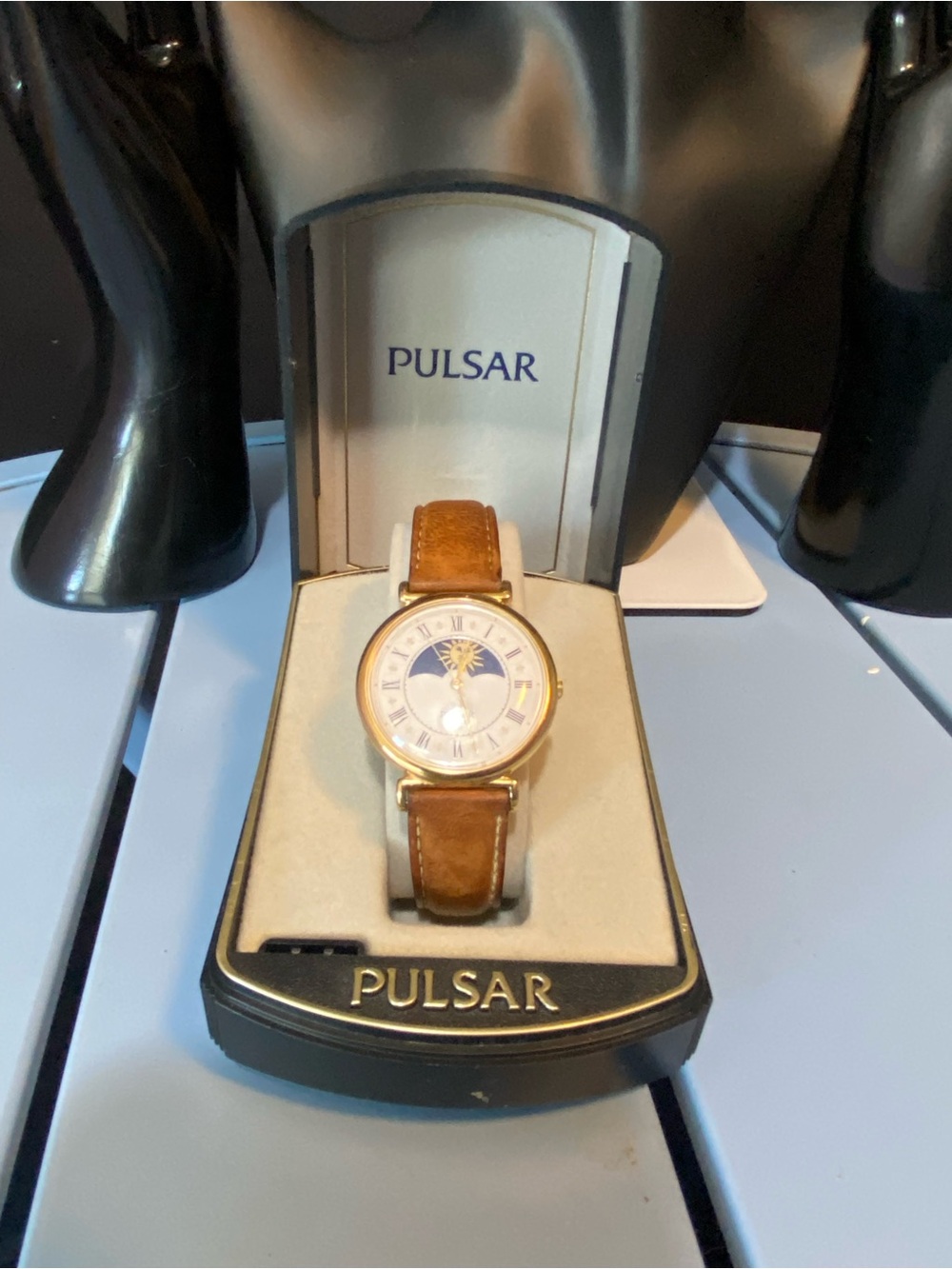Vintage Pulsar Sun & Moon Quartz Watch V535-8A00 Gold Tone Roman Dial w/ Box